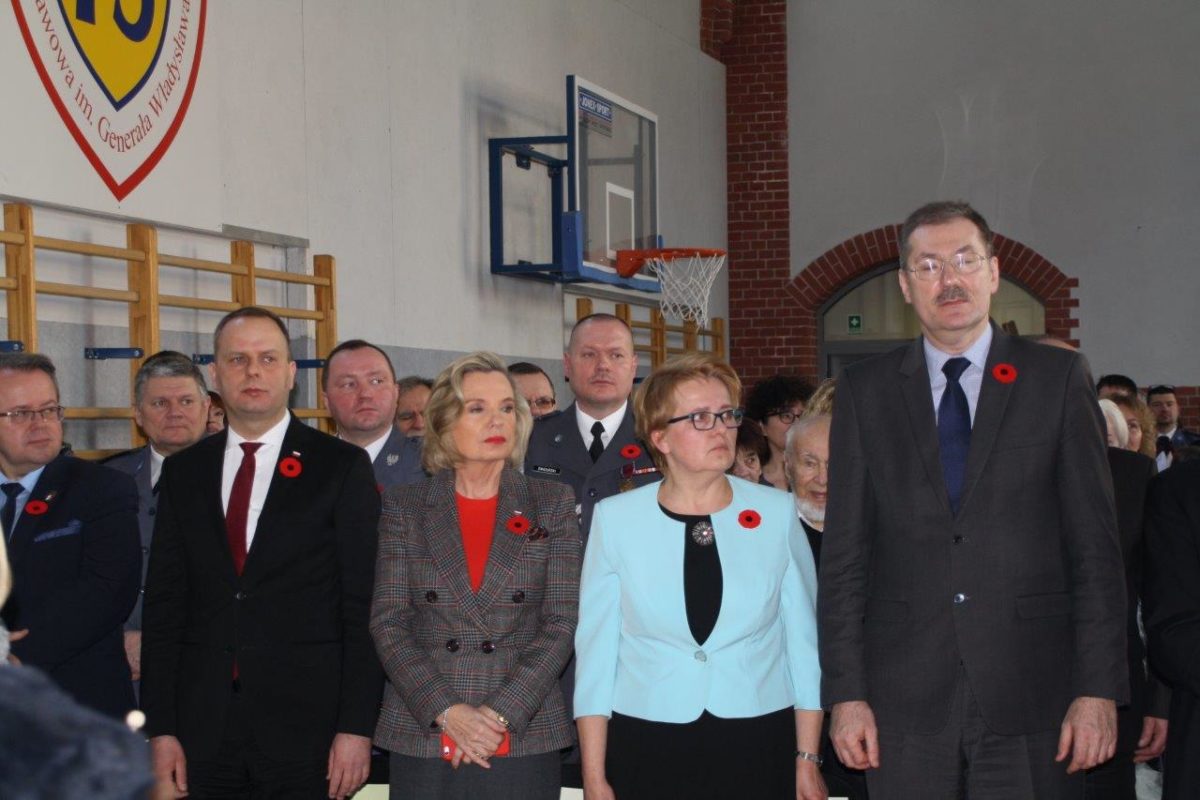 ubileusz 15-lecia nadania Szkole Podstawowej nr 73 we Wrocławiu imienia Generała Władysława Andersa