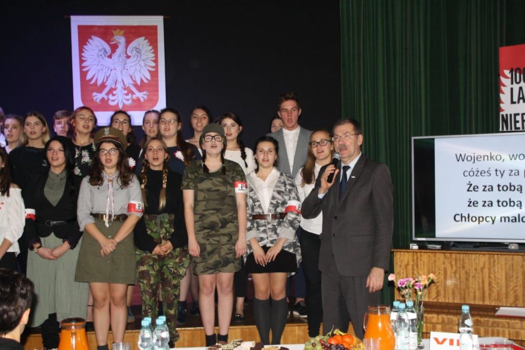 Wspólne Patriotyczne Śpiewanie w Liceum Ogólnokształcącym nr XI we Wrocławiu