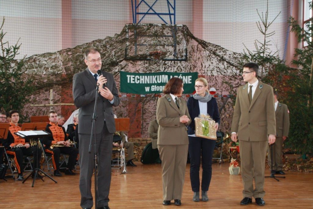 Uroczystość  ślubowania  uczniów I klasy Technikum Leśnego w Głogowie