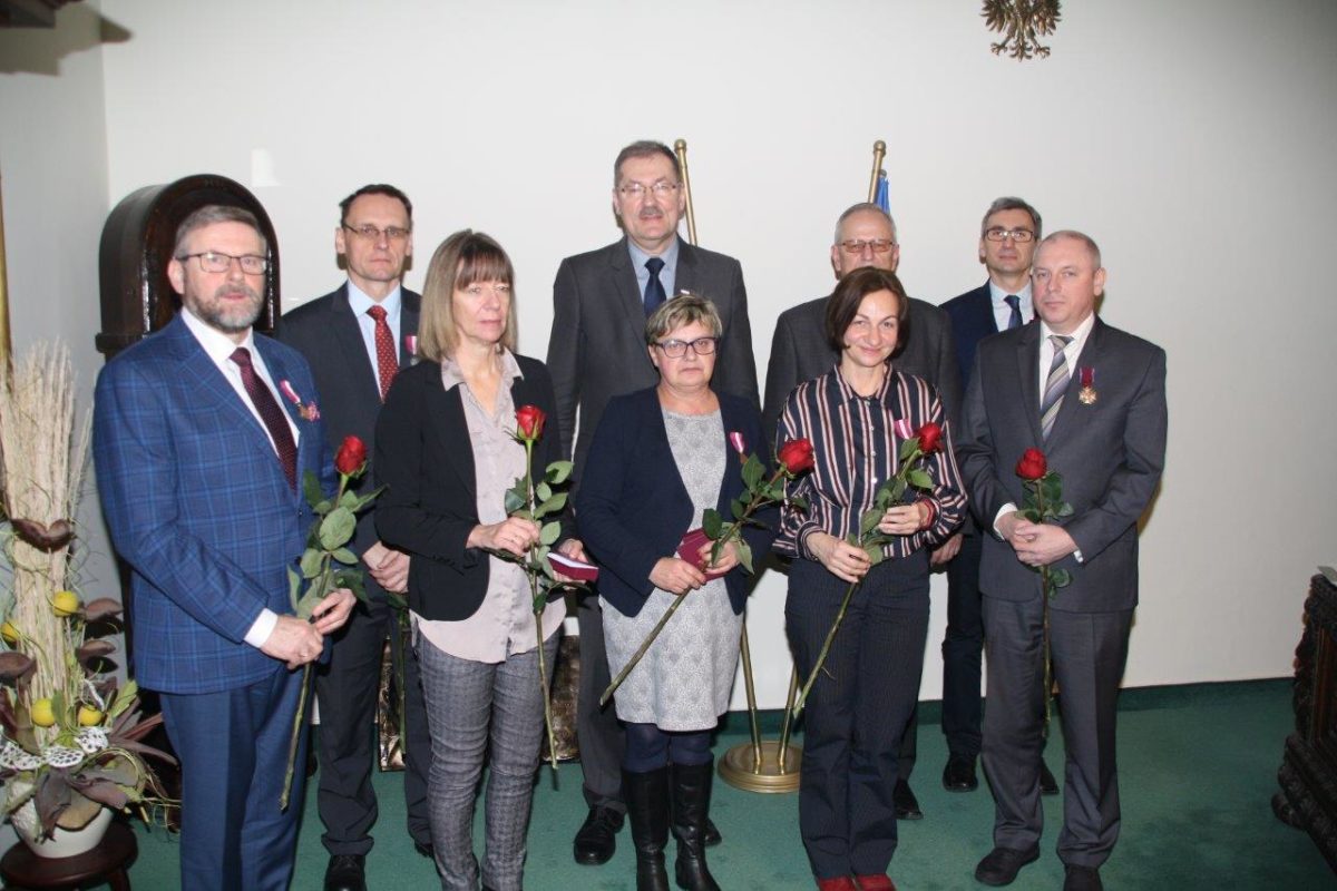 Dolnośląski Kurator Oświaty wręczył nauczycielom odznaczenia państwowe