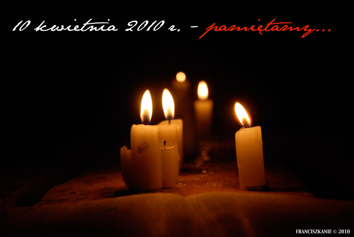 Dolnośląski Kurator Oświaty złożył kwiaty w 9. rocznicę katastrofy smoleńskiej