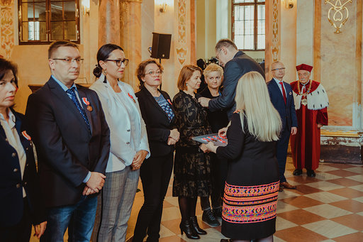 Dolnośląski Kurator Oświaty wręczył pracownikom naukowym Medale Komisji Edukacji Narodowej