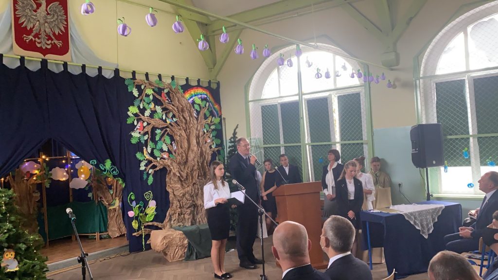 Uroczystość wkopania kamienia węgielnego pod rozbudowę Szkoły Podstawowej w Rogowie Sobóckim