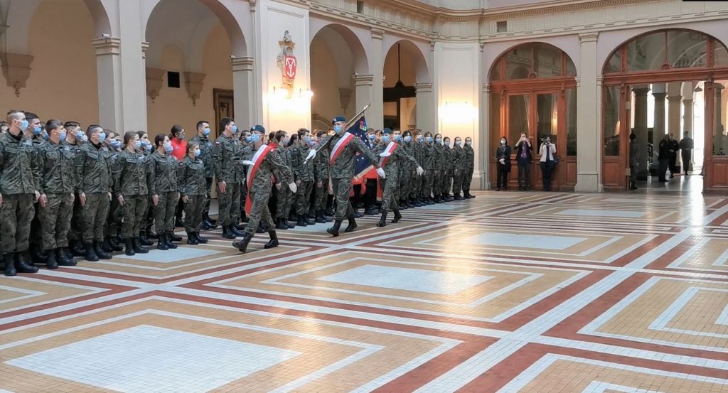 ślubowanie kadetów klas pierwszych w Liceum Służb Mundurowych we Wrocławiu