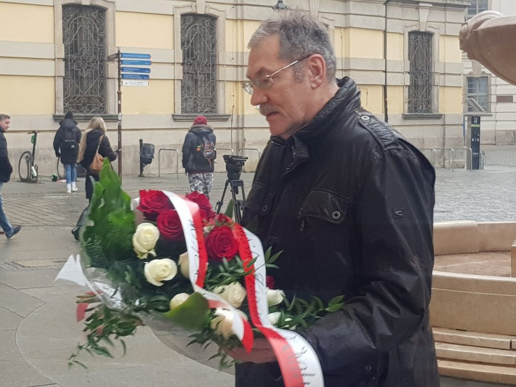 Dolnośląski Kurator Oświaty złożył kwiaty pod tablicą upamiętniającą działalność Niezależnego Zrzeszenia Studentów we Wrocławiu