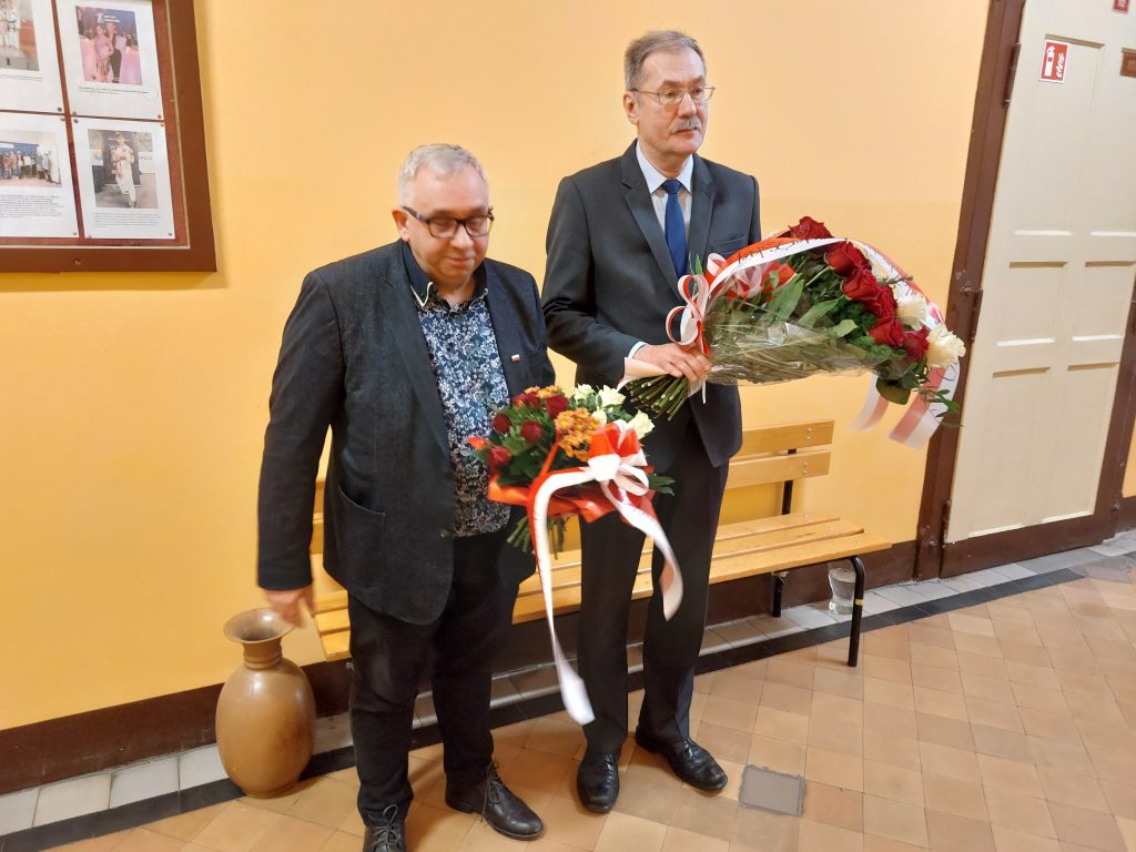 Dolnośląski Kurator Oświaty złożył kwiaty w 12. rocznicę katastrofy smoleńskiej