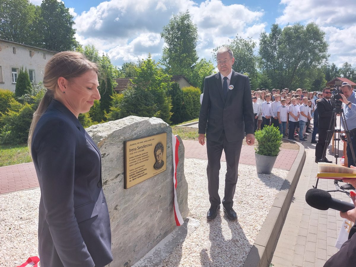 Nadanie imienia Szkole Podstawowej w Pisarzowicach