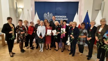 Podziękowania Dolnośląskiego Kuratora Oświaty dla dyrektorów, którzy przeszli na emeryturę