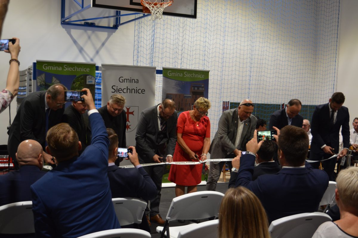 Uroczystość otwarcia budynku światowo-kulturalnego z udziałem Dolnośląski Kurator Oświaty