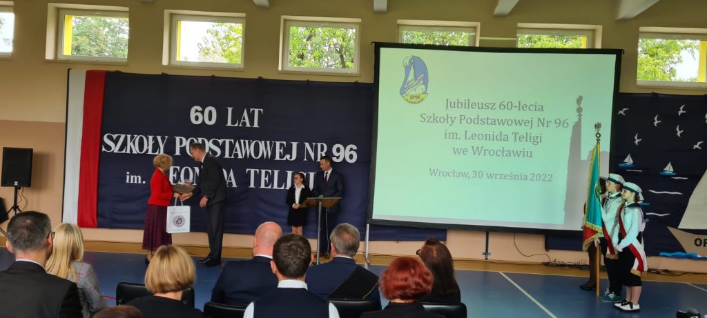 60-lecie Szkoły Podstawowej nr 96 i. Teodora Teligi we Wrocławiu z udziałem Dolnośląskiego Kuratora Oświaty