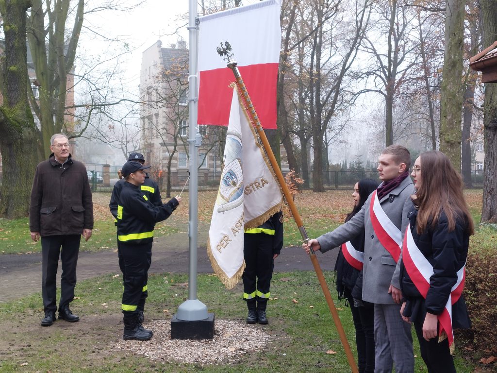 Podsumowanie projektu „Pod biało-czerwoną” w Chojnowie z udziałem Dolnośląskiego Kuratora Oświaty
