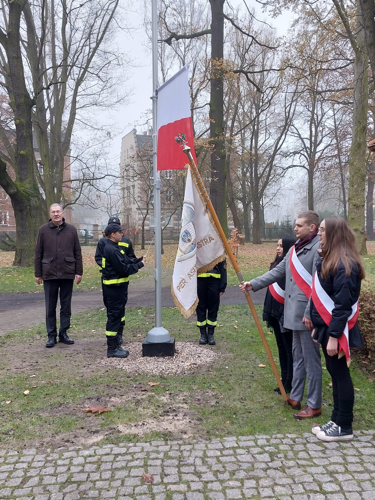 Podsumowanie projektu „Pod biało-czerwoną” w Chojnowie z udziałem Dolnośląskiego Kuratora Oświaty