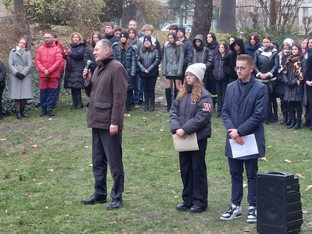 Podsumowanie projektu „Pod biało-czerwoną” w Chojnowie z udziałem Dolnośląskiego Kuratora Oświaty