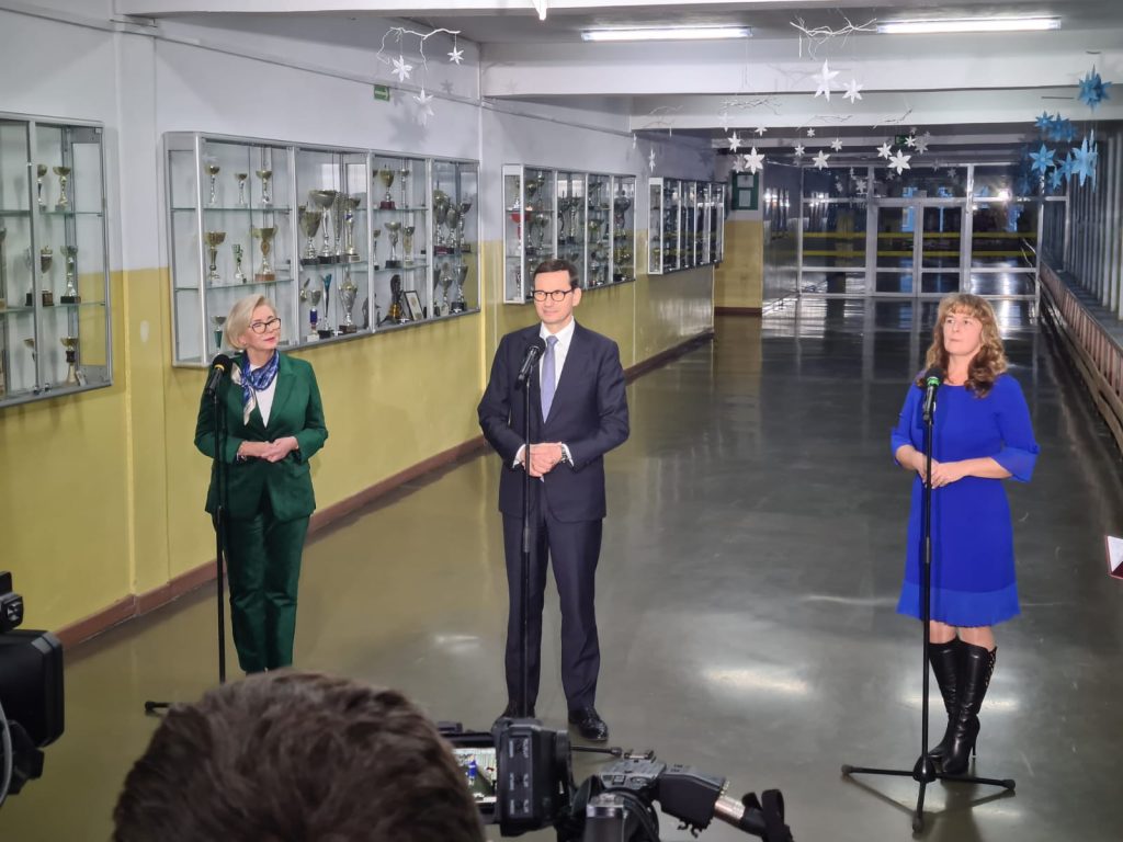 Premier Mateusz Morawiecki i wiceminister Marzena Machałek z wizytą w Zespole Szkolno-Przedszkolnym nr 1 w Oławie