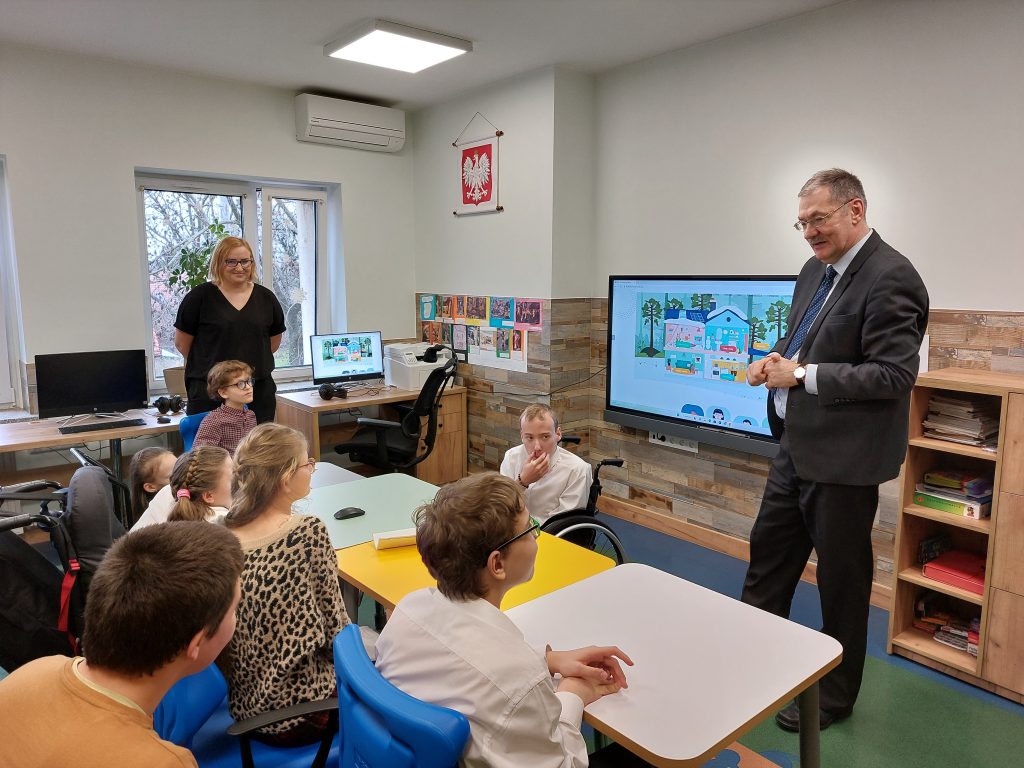 Dolnośląski Kurator Oświaty odwiedził Niepubliczny Specjalny Ośrodek Szkolno-Wychowawczy im. Jana Pawła II przy ZOL dla Dzieci w Jaszkotlu