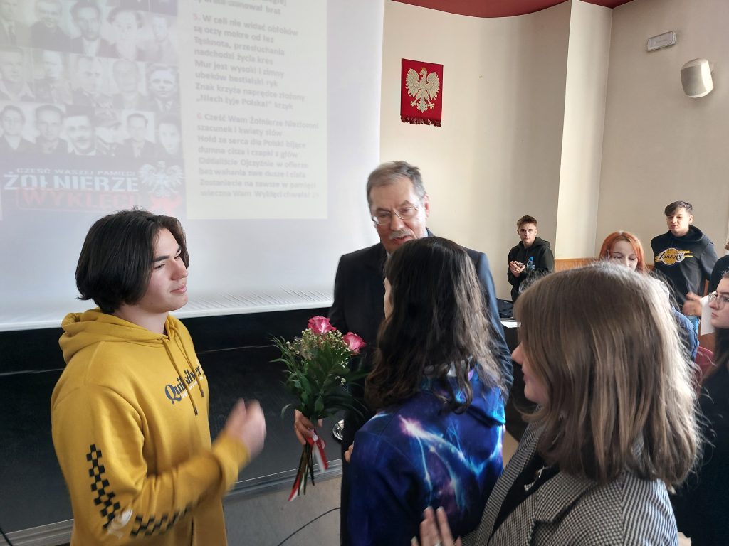 Spotkanie słowno-muzyczne z Dolnośląskim Kuratorem Oświaty Romanem w LO nr XVII we Wrocławiu