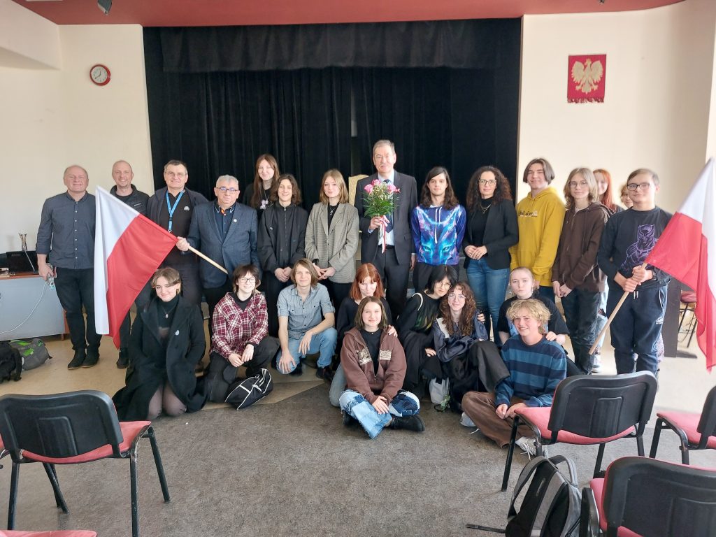 Spotkanie słowno-muzyczne z Dolnośląskim Kuratorem Oświaty Romanem w LO nr XVII we Wrocławiu