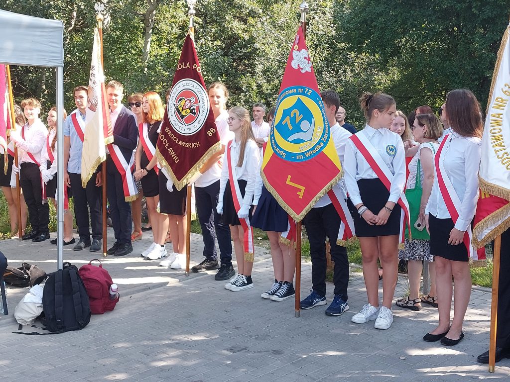 Odsłonięcie pomnika na terenie byłego niemieckiego obozu Burgweide