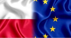 połączone flagi Polski oraz Unii Europejskiej