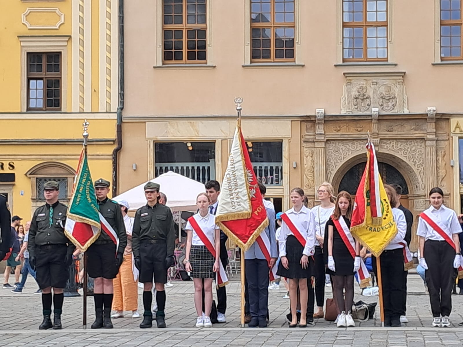 Dzień Flagi Rzeczypospolitej Polskiej na wrocławskim Rynku 